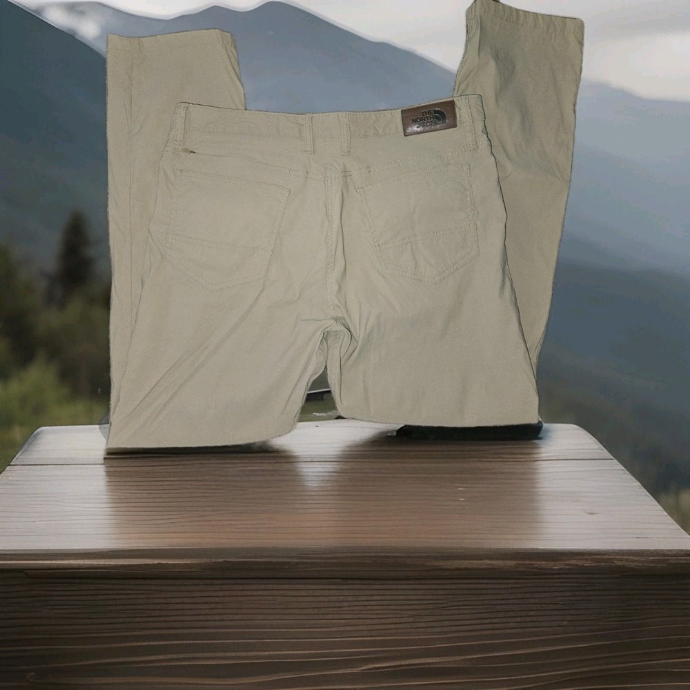 The North Face Chino Pants Mens 34 x 32 Outdoor Travel‎ Beige Flat Front Nylon